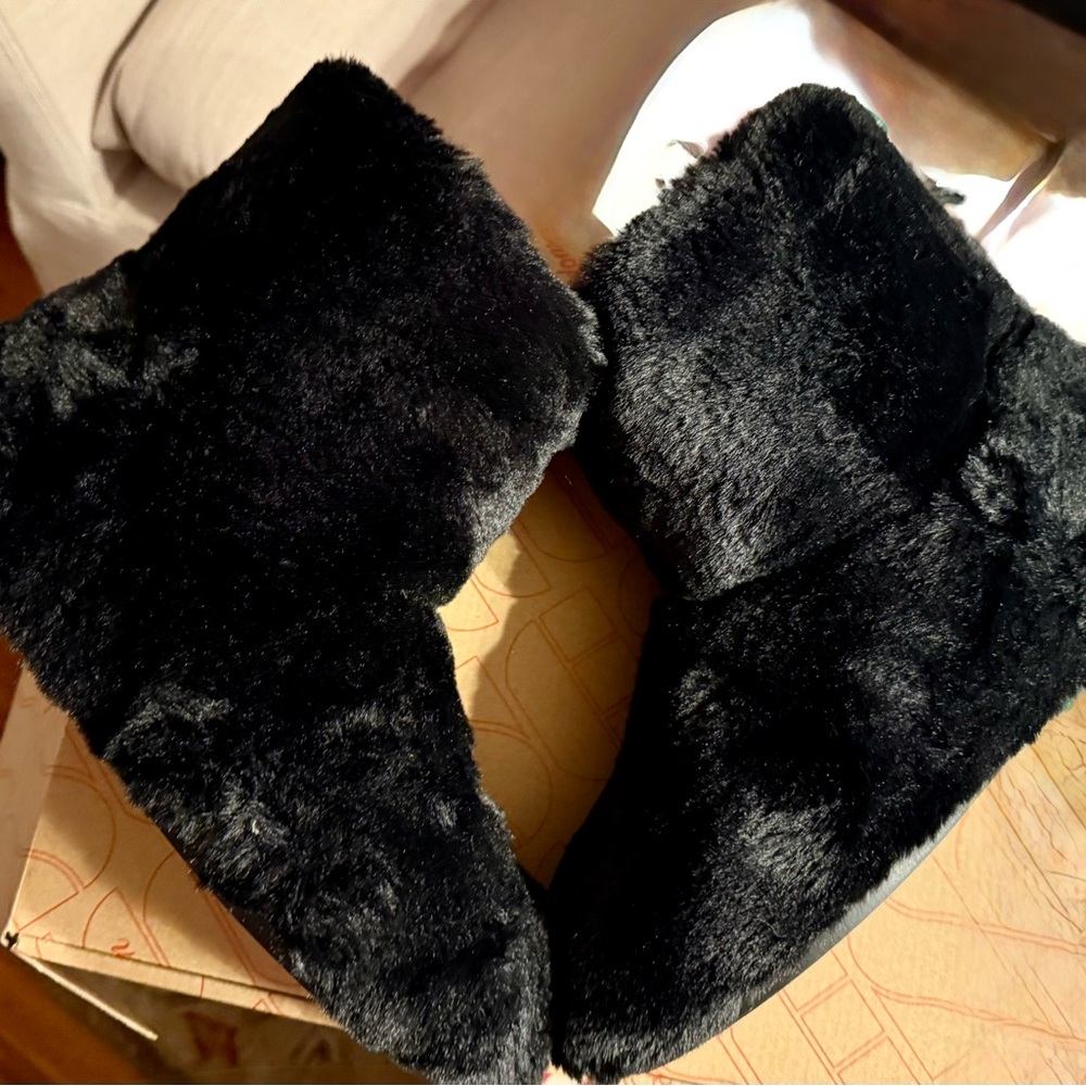 Freedom Moses Black Faux Fur Boots - Picture 3 of 7